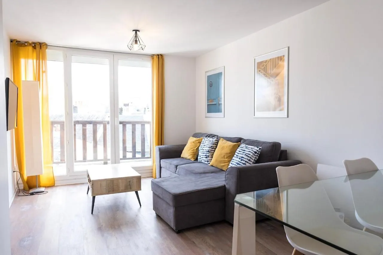 Grand Appartement T2 Avec Balcon Et Vue Bagneres-de-Bigorre 0*,  France